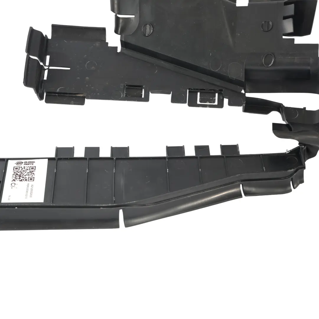 Supporto Staffa Condotto Aria Radiatore Cofano per Mercedes S212 con numero di parte A2125052930 Mercedes S212 Supporto Staffa Condotto Aria Radiatore Cofano - SKU A2125054630 - Numero di parte A2125052930