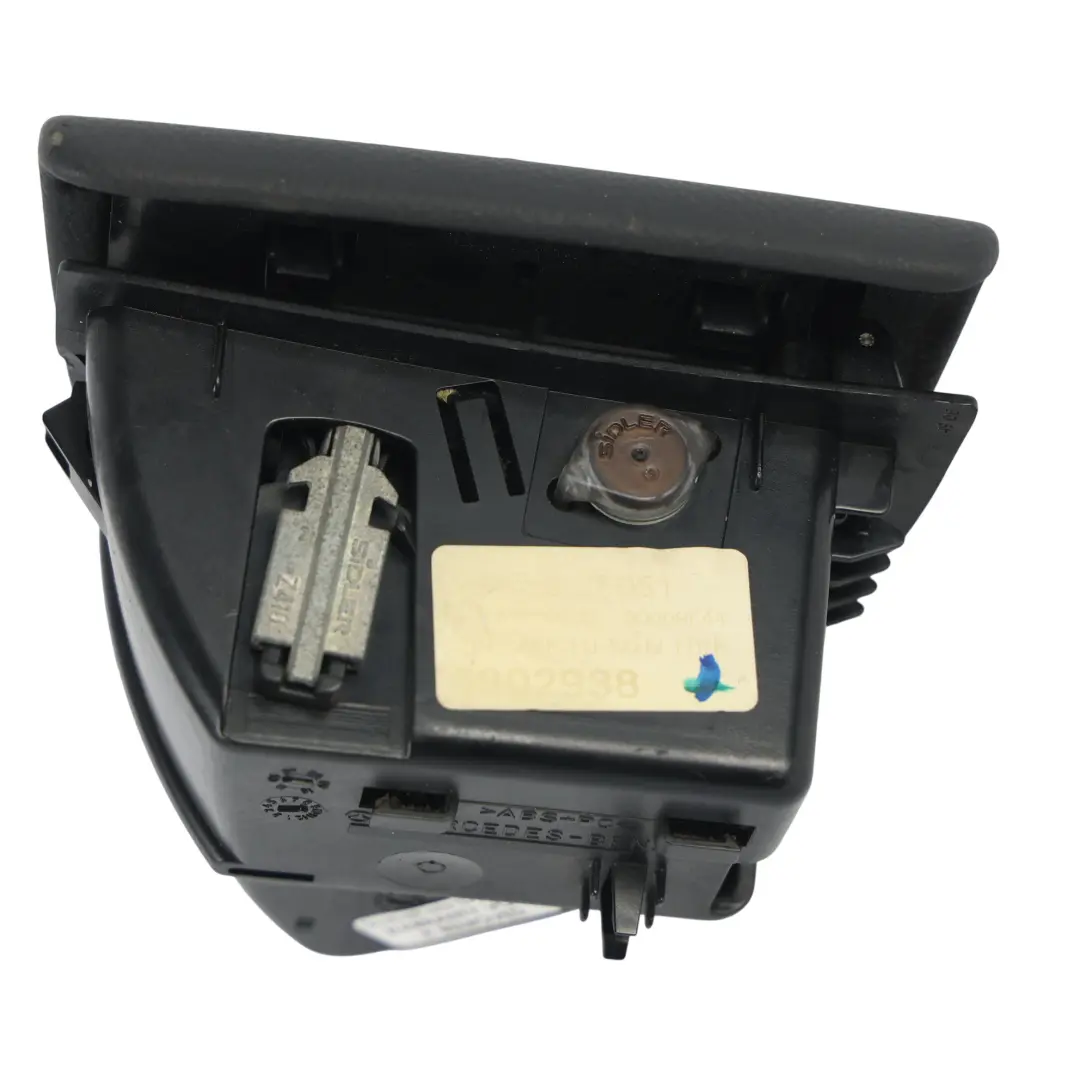 Posacenere Pannello Portiera Posteriore Destro per Mercedes CLS C219 con numero di parte A2198100630 Mercedes CLS C219 Posacenere Pannello Portiera Posteriore Destro - SKU A2198100630 - Numero di parte A2198100630