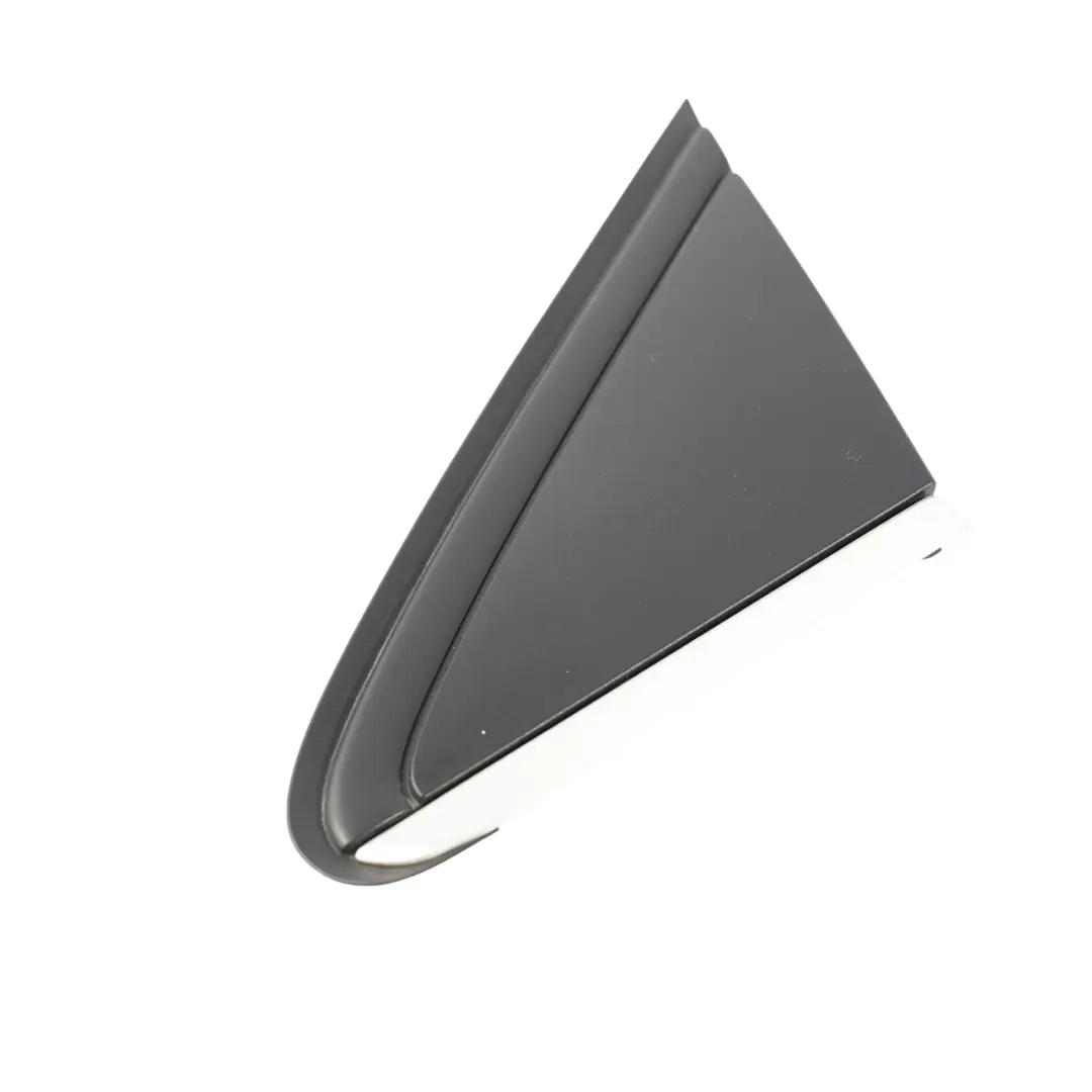 Triangle de recouvrement vitre extérieure avant gauche pour Mercedes W246 à propos du numéro de pièce A2466901787 Mercedes W246 Triangle de recouvrement vitre extérieure avant gauche - SKU A2466901787 - Numéro de pièce A2466901787