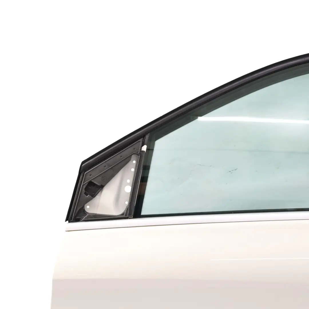Tür vorne links B-Klasse Calcitweiß - 650 für Mercedes W246 mit Teilenummer A2467200105 Mercedes W246 Tür vorne links B-Klasse Calcitweiß - 650 - SKU A2467200105-CW - Teilenummer A2467200105