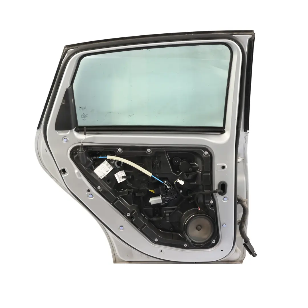 Porta posteriore sinistra Polar Silver Metallic - 761 per Mercedes W246 con numero di parte A2467300105 Mercedes W246 Porta posteriore sinistra Polar Silver Metallic - 761 - SKU A2467300105-PLS - Numero di parte A2467300105