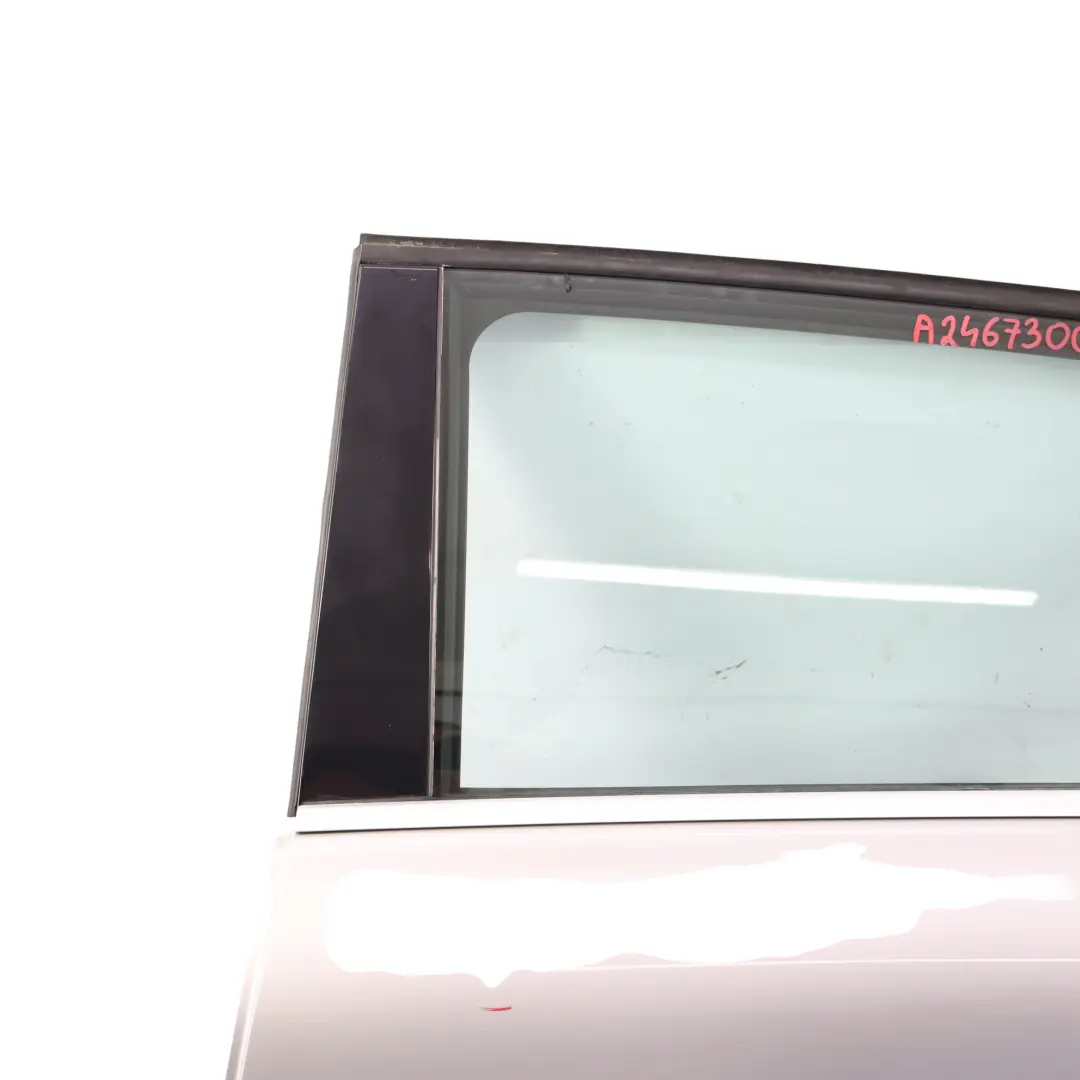 Porta posteriore sinistra Polar Silver Metallic - 761 per Mercedes W246 con numero di parte A2467300105 Mercedes W246 Porta posteriore sinistra Polar Silver Metallic - 761 - SKU A2467300105-PLS - Numero di parte A2467300105