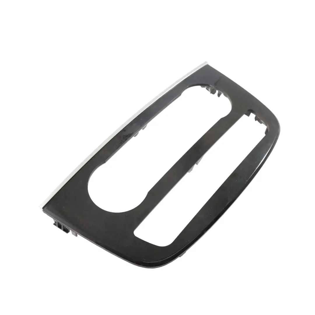 Obudowa Osłona Przełącznika Klimatyzacji do Mercedes W251 o numerze A2516801136 Mercedes W251 Obudowa Osłona Przełącznika Klimatyzacji - SKU A2516801136 - Numer Części A2516801136