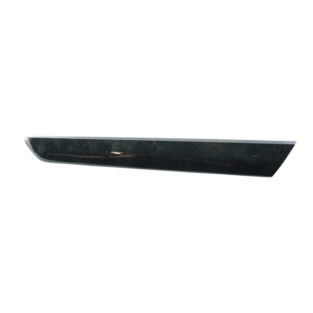 Moldura Embellecedor Panel Puerta Delantera Izquierda para Mercedes V251 con número de pieza A2517204522 Mercedes V251 Moldura Embellecedor Panel Puerta Delantera Izquierda - SKU A2517204522 - Número de pieza A2517204522