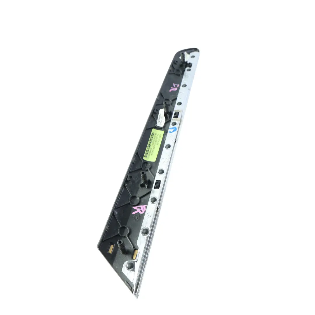 Moldura Puerta Delantera Derecha Panel para Mercedes V251 con número de pieza A2517204622 Mercedes V251 Moldura Puerta Delantera Derecha Panel - SKU A2517204622 - Número de pieza A2517204622