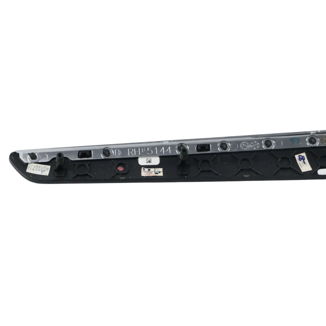 Listwa Drzwiowa Panel Pokrywa Tył Prawa do Mercedes V251 o numerze A2517305422 Mercedes V251 Listwa Drzwiowa Panel Pokrywa Tył Prawa - SKU A2517305422 - Numer Części A2517305422