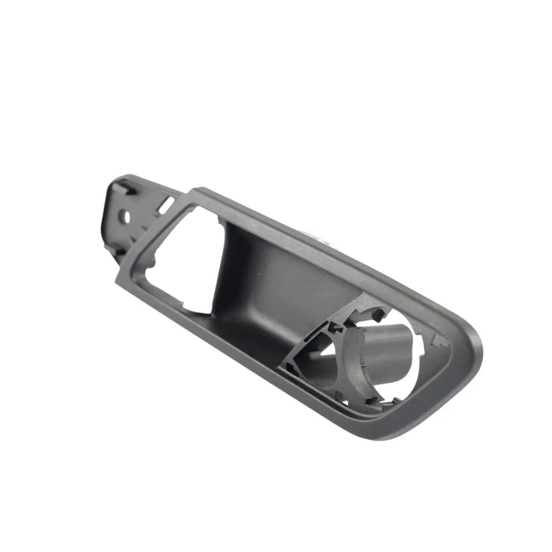 Tirador Interior Puerta Bandeja Trasero Izquierdo para Mercedes V251 W251 con número de pieza A2517660764 Mercedes V251 W251 Tirador Interior Puerta Bandeja Trasero Izquierdo - SKU A2517660764 - Número de pieza A2517660764