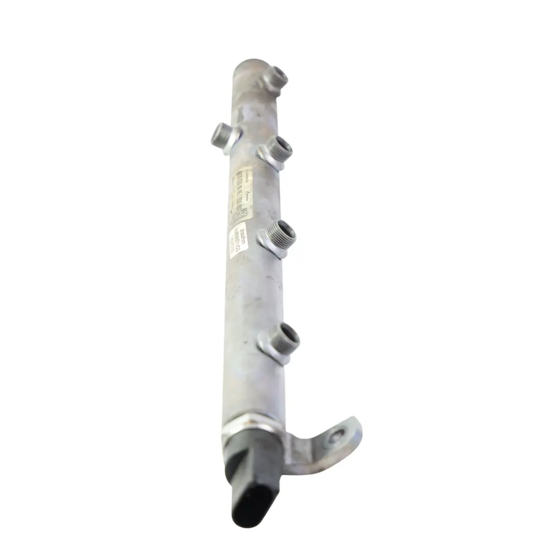 Distributor Rail Ramp Right O/S to Mercedes W164 W211 W221 Fuel with Part number A6290700695 Mercedes W164 W211 W221 Fuel Distributor Rail Ramp Right O/S - SKU A6290700695 - Part number A6290700695