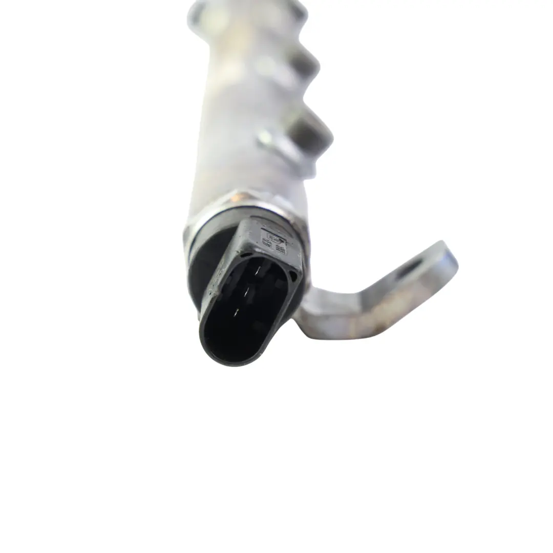 Distributor Rail Ramp Right O/S to Mercedes W164 W211 W221 Fuel with Part number A6290700695 Mercedes W164 W211 W221 Fuel Distributor Rail Ramp Right O/S - SKU A6290700695 - Part number A6290700695