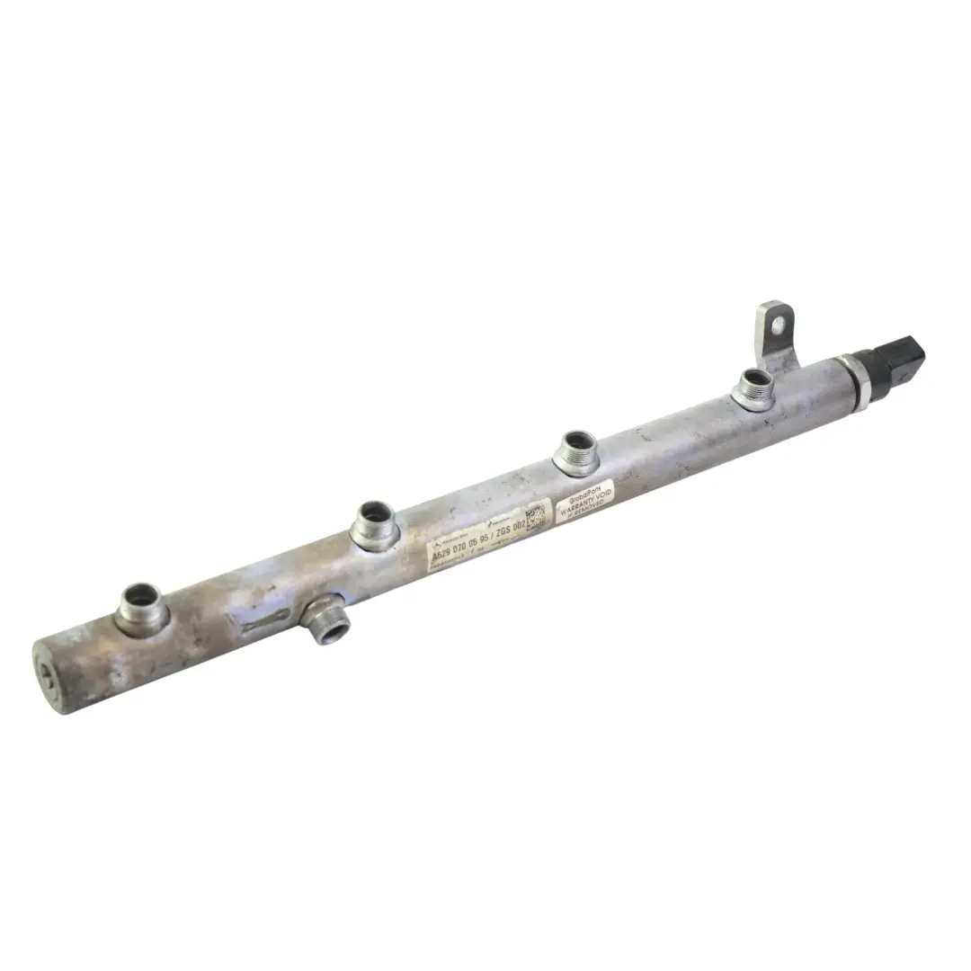 Listwa Wtryskowa Prawa do Mercedes W164 W211 W221 o numerze A6290700695 Mercedes W164 W211 W221 Listwa Wtryskowa Prawa - SKU A6290700695 - Numer Części A6290700695