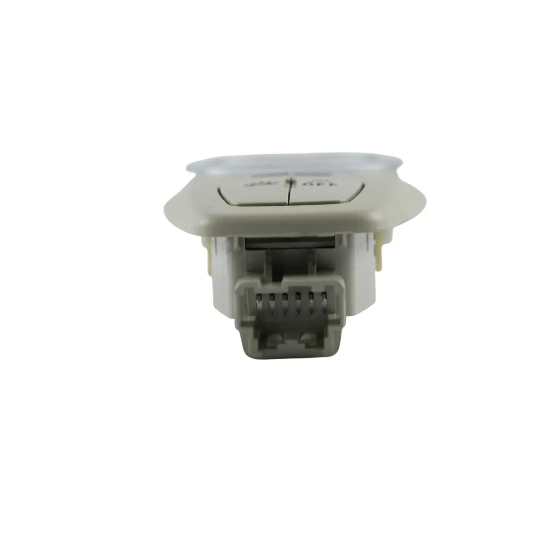 Mk3 Lampka Oświetlenia Kabiny Tylna do Ford Focus o numerze AM51-13K767-AD Ford Focus Mk3 Lampka Oświetlenia Kabiny Tylna - SKU AM51-13K767-AD - Numer Części AM51-13K767-AD