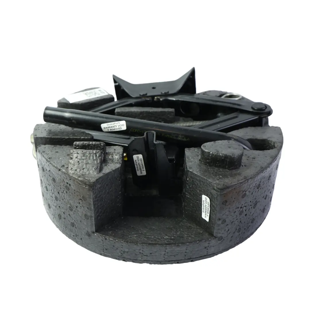 Ford Fiesta MK7 Kit Herramientas Gato Ojo Remolque - SKU AY11-17009-AA - Número de pieza AY11-17009-AA