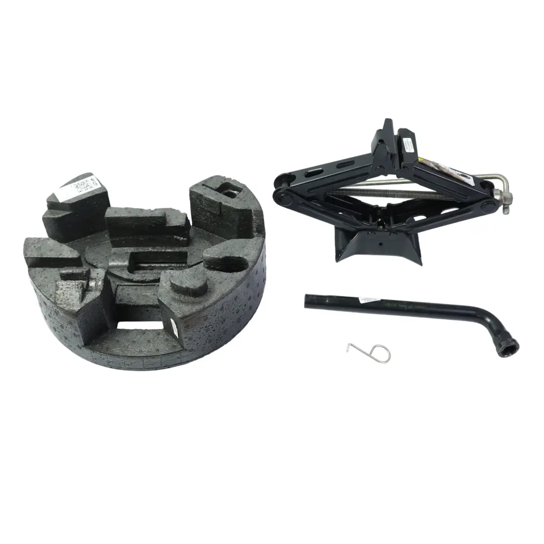 Ford Fiesta MK7 Kit Herramientas Gato Ojo Remolque - SKU AY11-17009-AA - Número de pieza AY11-17009-AA