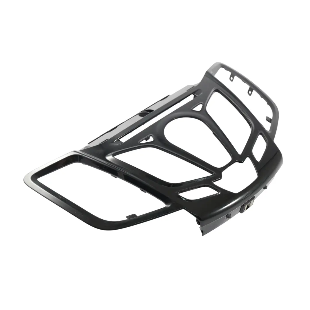 Ramka Panelu Radia CD do Ford Fiesta Mk7 o numerze BA61-18A802-BAW Ford Fiesta Mk7 Ramka Panelu Radia CD - SKU BA61-18A802-BAW - Numer Części BA61-18A802-BAW