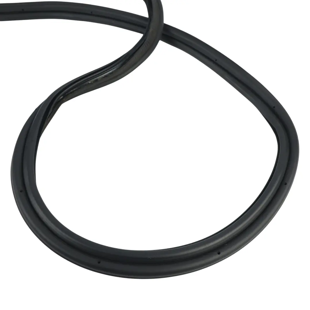 Land Rover Discovery 3 L319 Boot Tailgate Seal Gasket Rubber Rear - SKU BHK780022 - Part number BHK780022