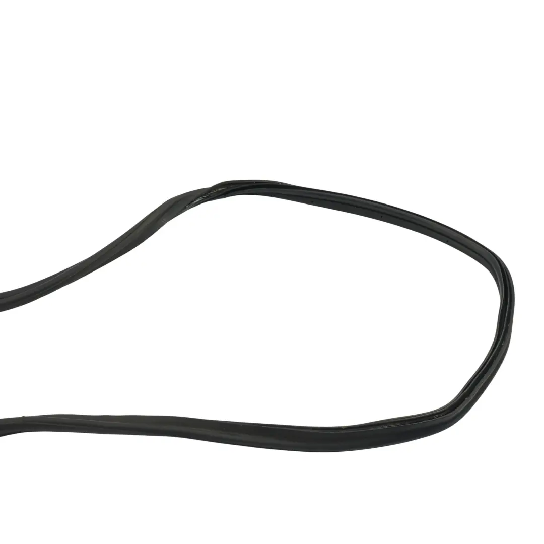 Boot Tailgate Seal Gasket Rubber Rear to Land Rover Discovery 3 L319 with Part number BHK780022 Land Rover Discovery 3 L319 Boot Tailgate Seal Gasket Rubber Rear - SKU BHK780022 - Part number BHK780022