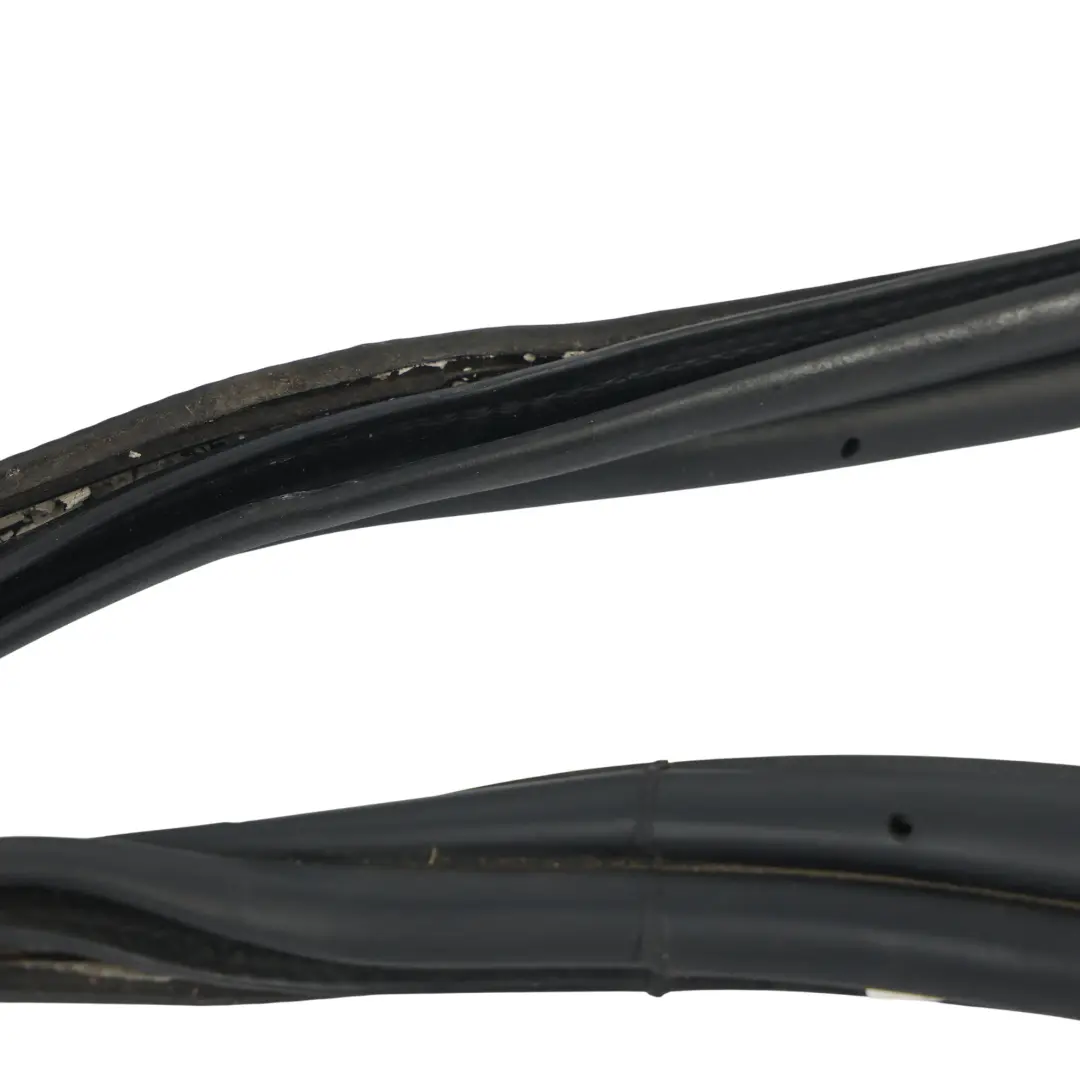 Land Rover Discovery 3 L319 Boot Tailgate Seal Gasket Rubber Rear - SKU BHK780022 - Part number BHK780022