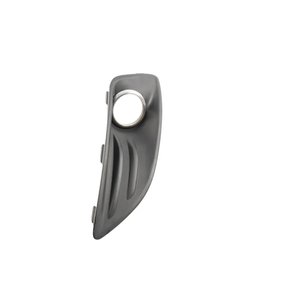 Ramka Lampy Przeciwmgielnej Przednia Prawa do Ford Fiesta Mk7 o numerze C1BB-15A222-C Ford Fiesta Mk7 Ramka Lampy Przeciwmgielnej Przednia Prawa - SKU C1BB-15A222-C - Numer Części C1BB-15A222-C