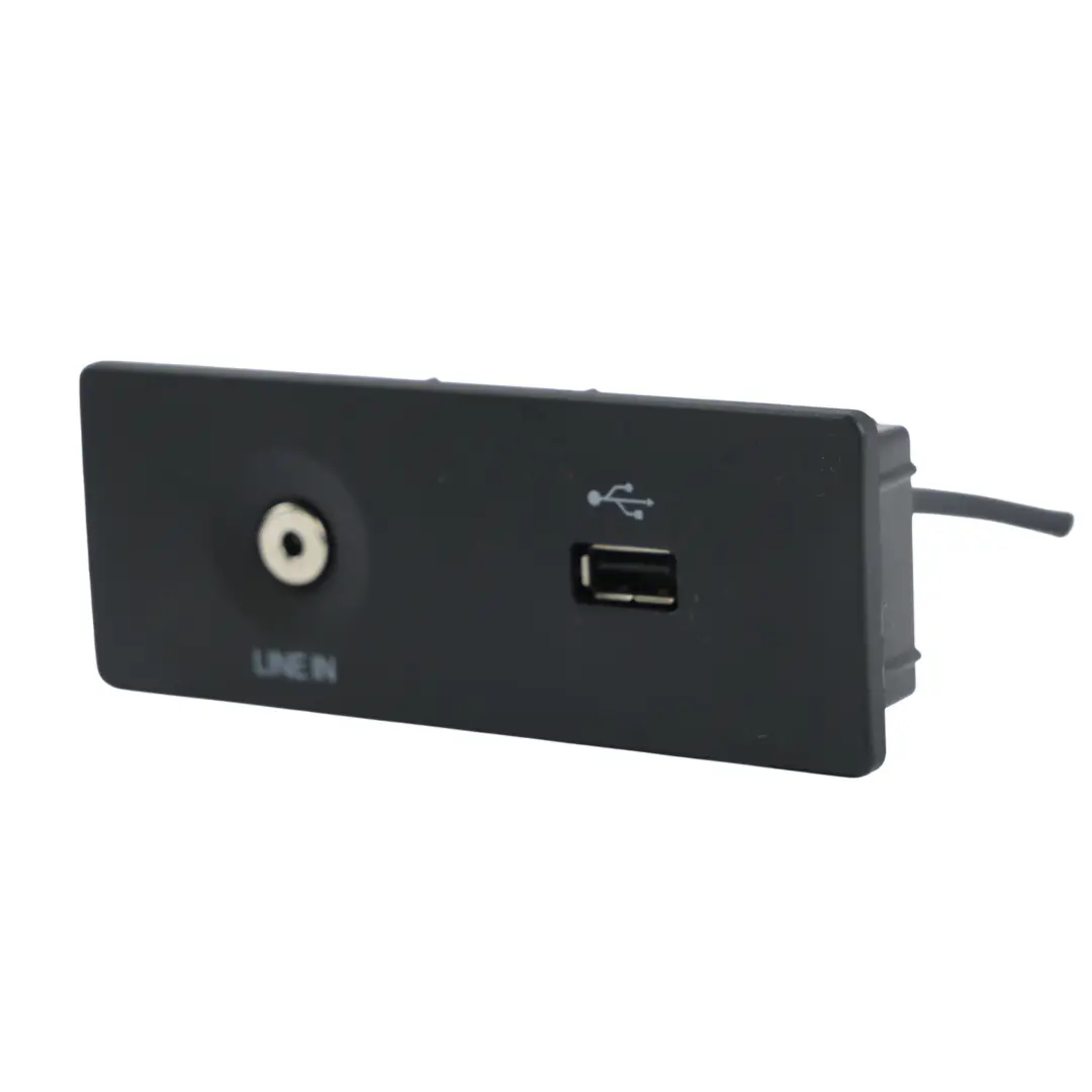 Ford Focus MK3 Consola Central AUX USB Entrada Socket - SKU CM5T-044K62-AA - Número de pieza CM5T-044K62-AA