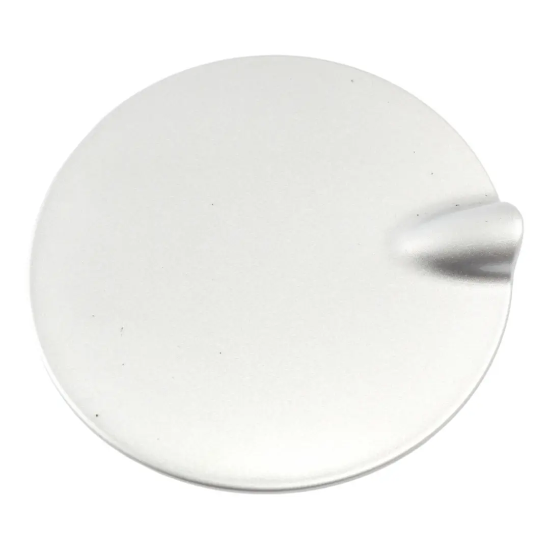 Tapa Cubierta Combustible Plata Moondust ZJ para Ford Fiesta MK7 con número de pieza D1BB-A405A02-AAW Ford Fiesta MK7 Tapa Cubierta Combustible Plata Moondust ZJ - SKU D1BB-A405A02-AAW-MDS - Número de pieza D1BB-A405A02-AAW