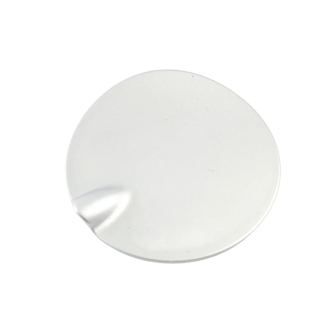 Tapa Cubierta Combustible Plata Moondust ZJ para Ford Fiesta MK7 con número de pieza D1BB-A405A02-AAW Ford Fiesta MK7 Tapa Cubierta Combustible Plata Moondust ZJ - SKU D1BB-A405A02-AAW-MDS - Número de pieza D1BB-A405A02-AAW