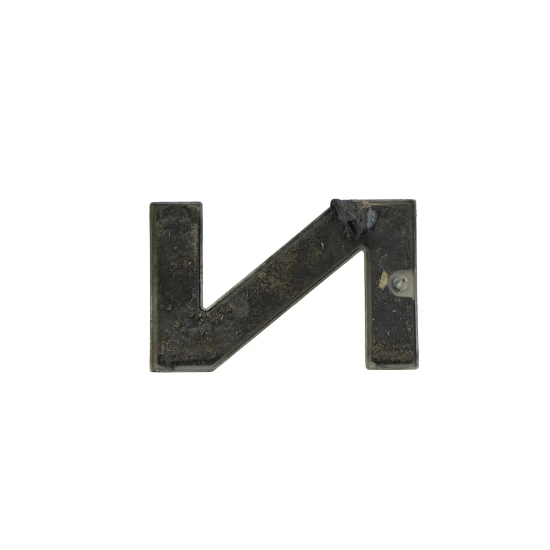 Land Rover Range Rover Sport L320 Emblema Scritta Badge Anteriore - SKU DAB500170MBJ - Numero di parte DAB500170MBJ