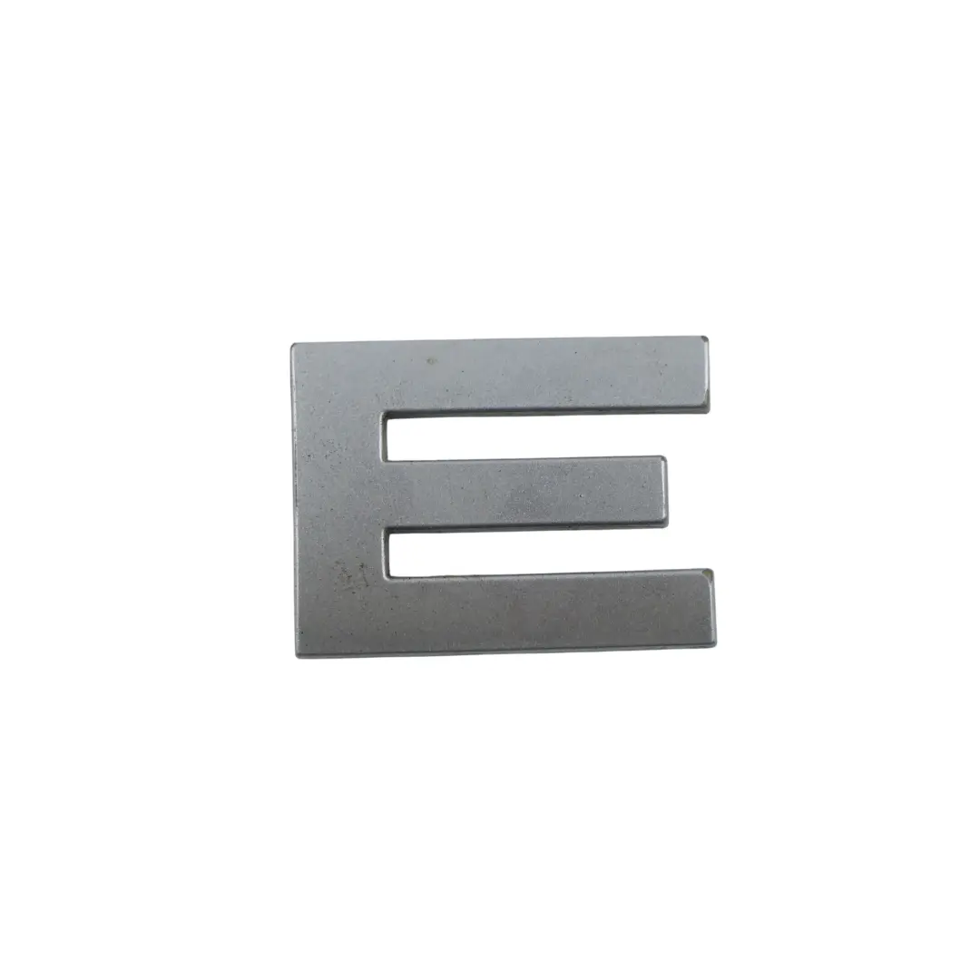 Emblema Scritta Badge Anteriore per Land Rover Range Rover Sport L320 con numero di parte DAB500180MBJ Land Rover Range Rover Sport L320 Emblema Scritta Badge Anteriore - SKU DAB500180MBJ - Numero di parte DAB500180MBJ