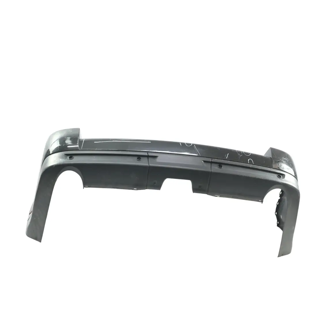 Zderzak Tylny Santorini Black Czarny - 820 do Range Rover Sport L320 o numerze DQC500091LML Range Rover Sport L320 Zderzak Tylny Santorini Black Czarny - 820 - SKU DQC500091LML-SAB - Numer Części DQC500091LML