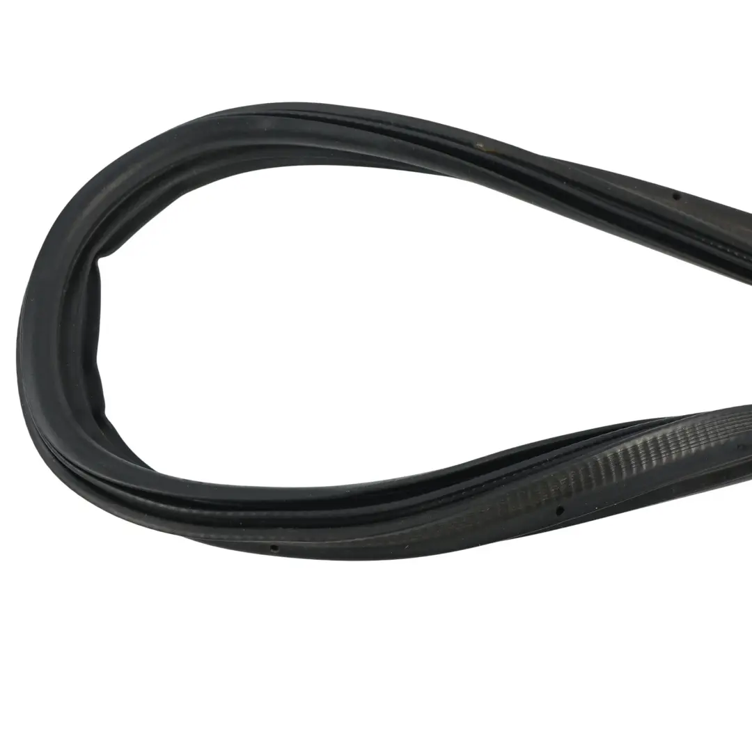 Ford Fiesta MK8 Joint Caoutchouc Hayon Coffre Arrière F1EB-R310A58-AB - SKU H1BB-A404A07-BE - Numéro de pièce H1BB-A404A07-BE