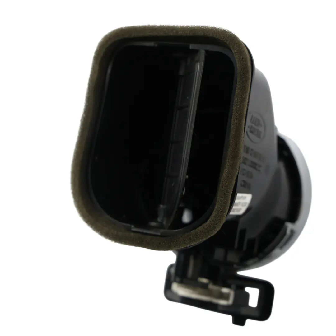Dashboard Air Vent Centre Left N/S to Land Rover Discovery 3 L319 with Part number JBD500150 Land Rover Discovery 3 L319 Dashboard Air Vent Centre Left N/S - SKU JBD500150 - Part number JBD500150