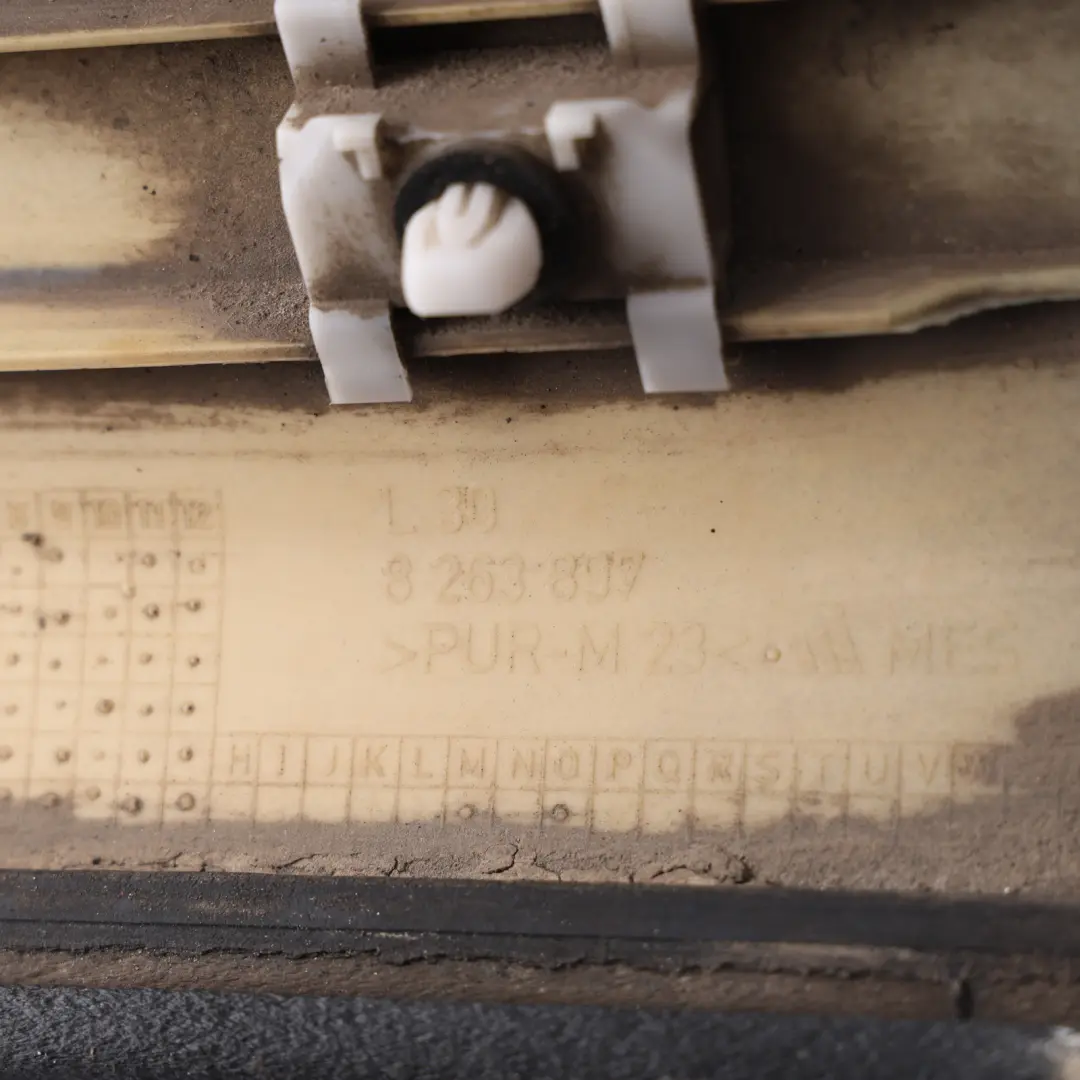 Range Rover L322 Rear Door Moulding Right O/S Aintree Green - 866 6H42-24731-PA - SKU LR006220-AIG - Part number LR006220