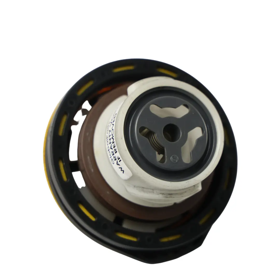 Bouchon Trappe Réservoir Diesel pour Land Rover Discovery 3 L319 à propos du numéro de pièce LR015394 Land Rover Discovery 3 L319 Bouchon Trappe Réservoir Diesel - SKU LR015394 - Numéro de pièce LR015394