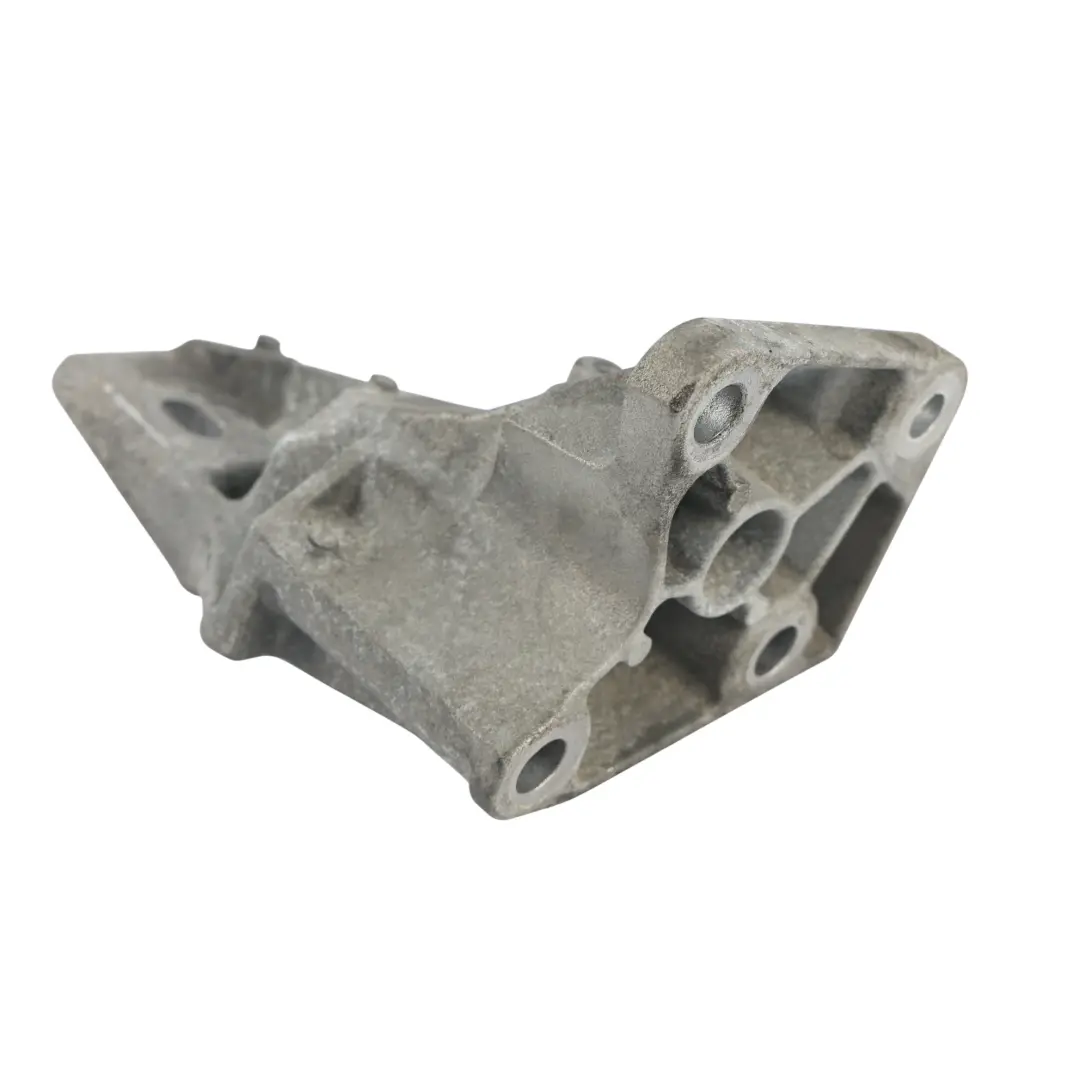 Wspornik Silnika 3.0 SDV6 Diesel CPLA-6037-CB do Range Rover Sport L494 o numerze LR033181 Range Rover Sport L494 Wspornik Silnika 3.0 SDV6 Diesel CPLA-6037-CB - SKU LR033181 - Numer Części LR033181