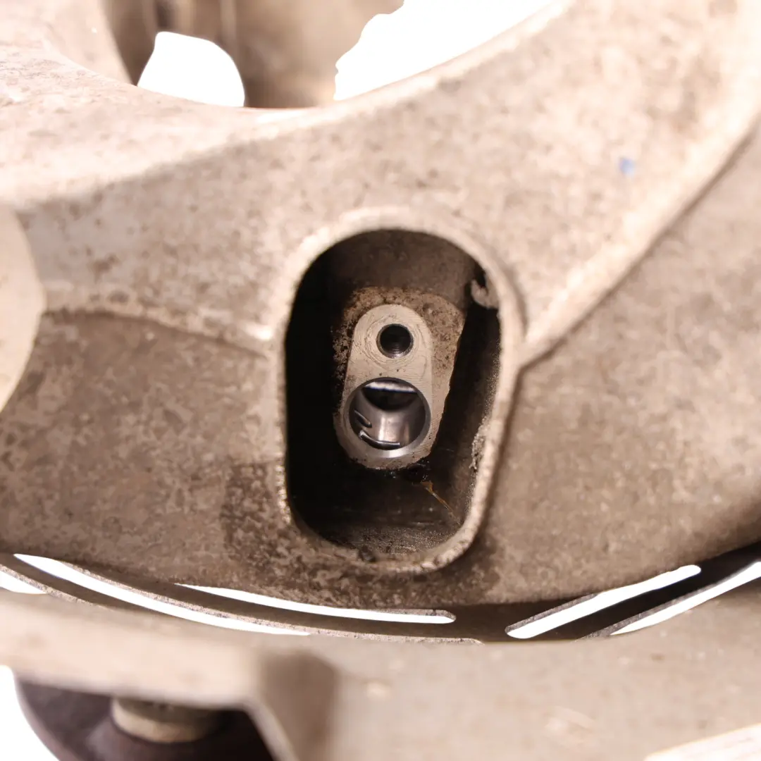 Knuckle Hub Front Right O/S M8D2-3K206-AE to Land Rover Discovery Sport L550 Wheel with Part number LR179006 Land Rover Discovery Sport L550 Wheel Knuckle Hub Front Right O/S M8D2-3K206-AE - SKU LR179006 - Part number LR179006