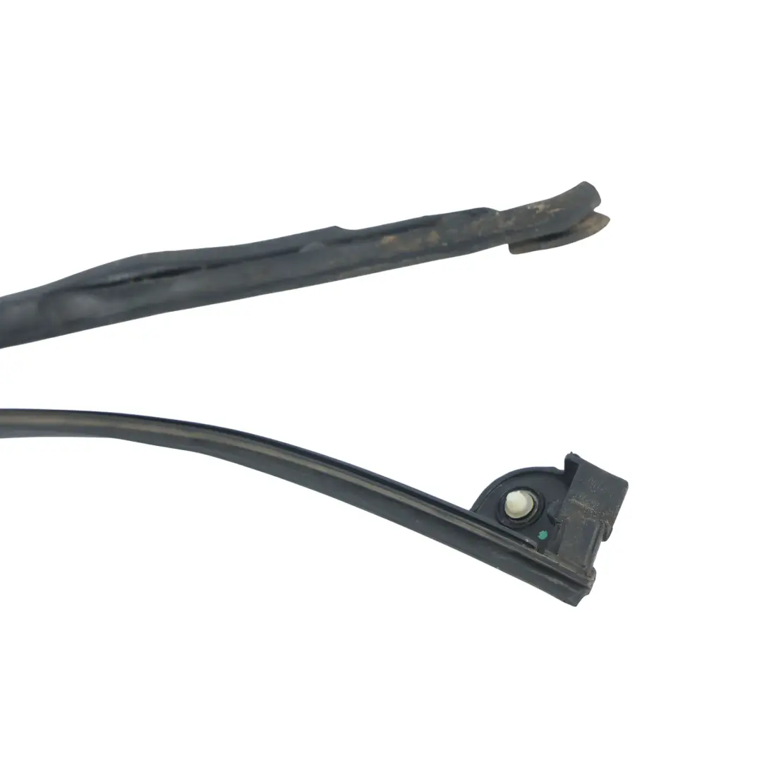 Door Seal Gasket Front Right O/S J8A2-20518-AC to Land Rover Range Rover Velar L560 with Part number LR110733 Land Rover Range Rover Velar L560 Door Seal Gasket Front Right O/S J8A2-20518-AC - SKU LR110733 - Part number LR110733