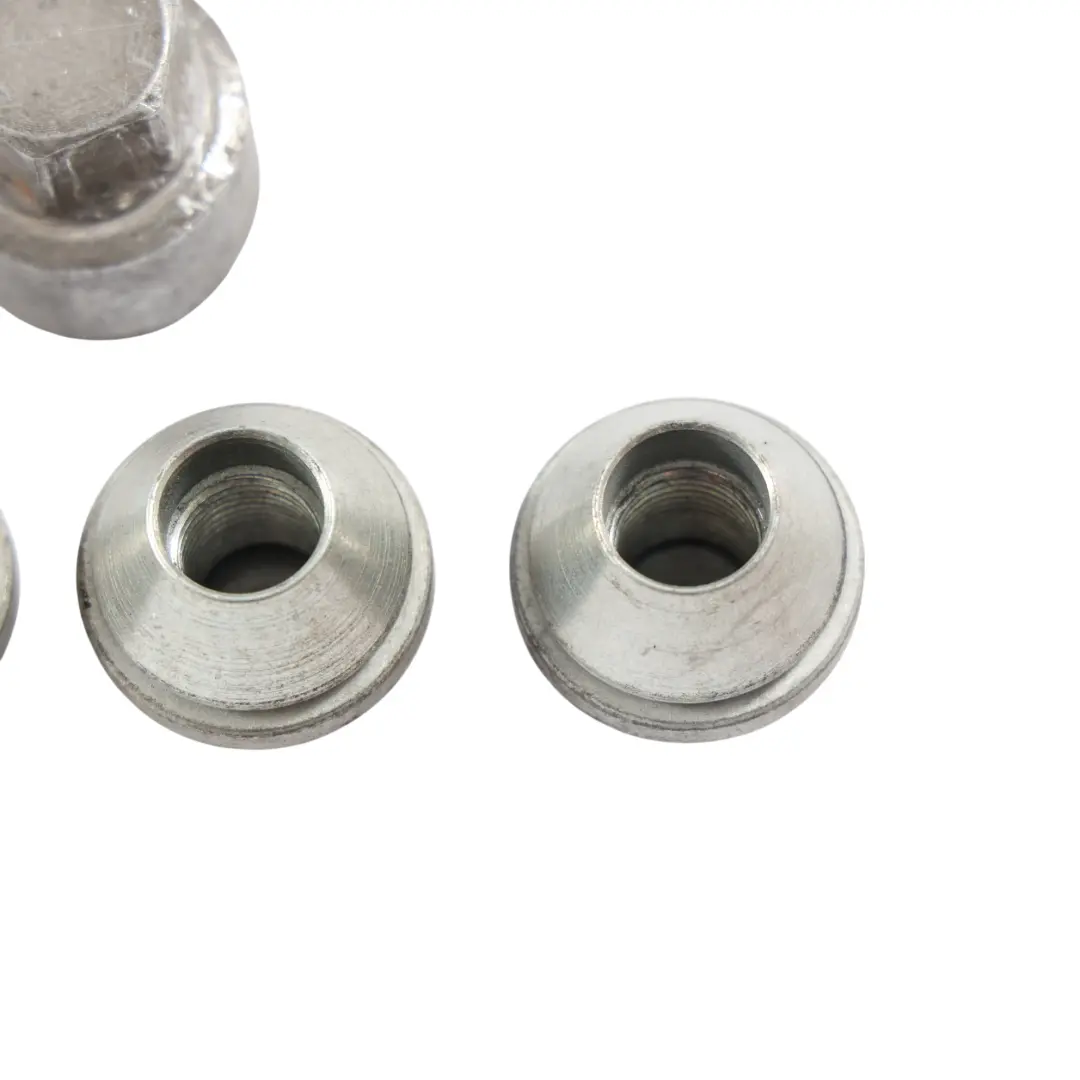 Chiave Dado Bloccaggio Ruota JK72-17A147-AA per Land Rover Range Rover Velar L560 con numero di parte LR116657 Land Rover Range Rover Velar L560 Chiave Dado Bloccaggio Ruota JK72-17A147-AA - SKU LR116657 - Numero di parte LR116657