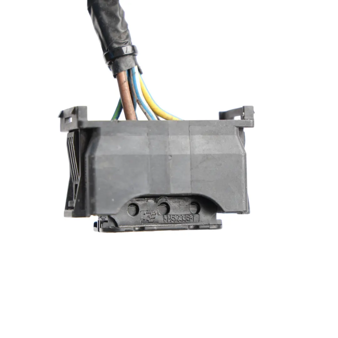 Headlight Headlamp Plug Socket Front Right O/S to Mini R56 R57 R58 R59 with Part number 2751874 Mini R56 R57 R58 R59 Headlight Headlamp Plug Socket Front Right O/S - SKU 2751874-5 - Part number 2751874