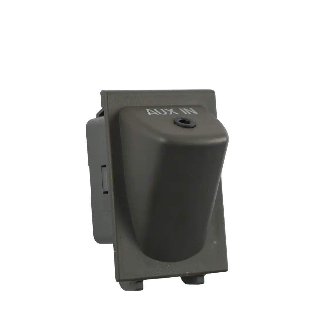 Ford Ranger MK4 Prise Connecteur AUX IN UC0R66DFX - SKU UC0R-66DFX - Numéro de pièce UC0R-66DFX