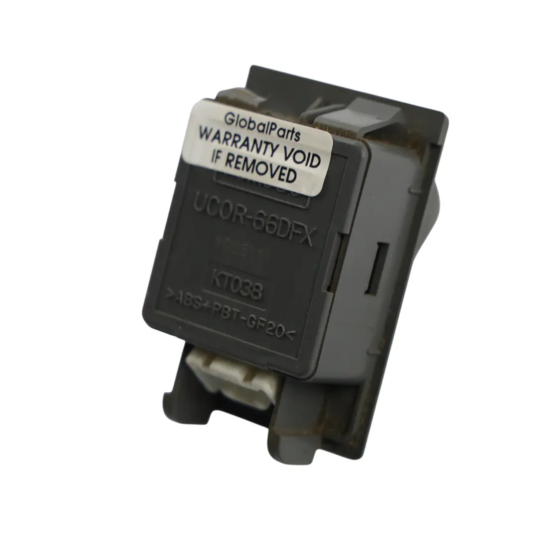 Ford Ranger MK4 Presa Connettore AUX IN UC0R66DFX - SKU UC0R-66DFX - Numero di parte UC0R-66DFX