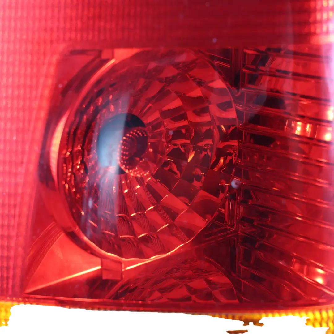 Luce Fanale Posteriore Sinistro per Land Rover Discovery 3 L319 con numero di parte XFB000573 Land Rover Discovery 3 L319 Luce Fanale Posteriore Sinistro - SKU XFB000573-1 - Numero di parte XFB000573