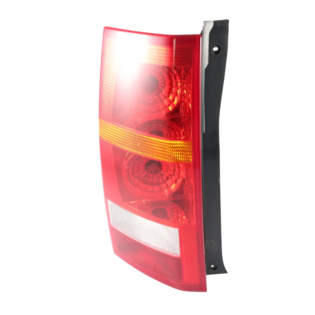 Lampa Tylna Lewa 5H22-13405-CA do Land Rover Discovery 3 L319 o numerze XFB000573 Land Rover Discovery 3 L319 Lampa Tylna Lewa 5H22-13405-CA - SKU XFB000573-1 - Numer Części XFB000573