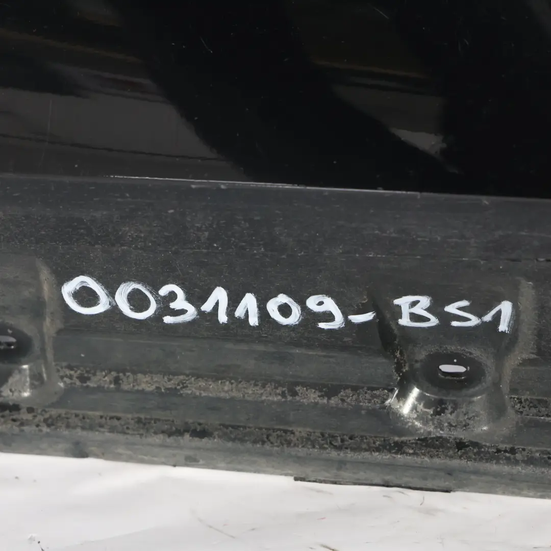Modanatura Sottoporta Sinistra Nera Zaffiro 475 per BMW Z4 E85 E86 con numero di parte 0031109 BMW Z4 E85 E86 Modanatura Sottoporta Sinistra Nera Zaffiro 475 - SKU 0031109-BS1 - Numero di parte 0031109