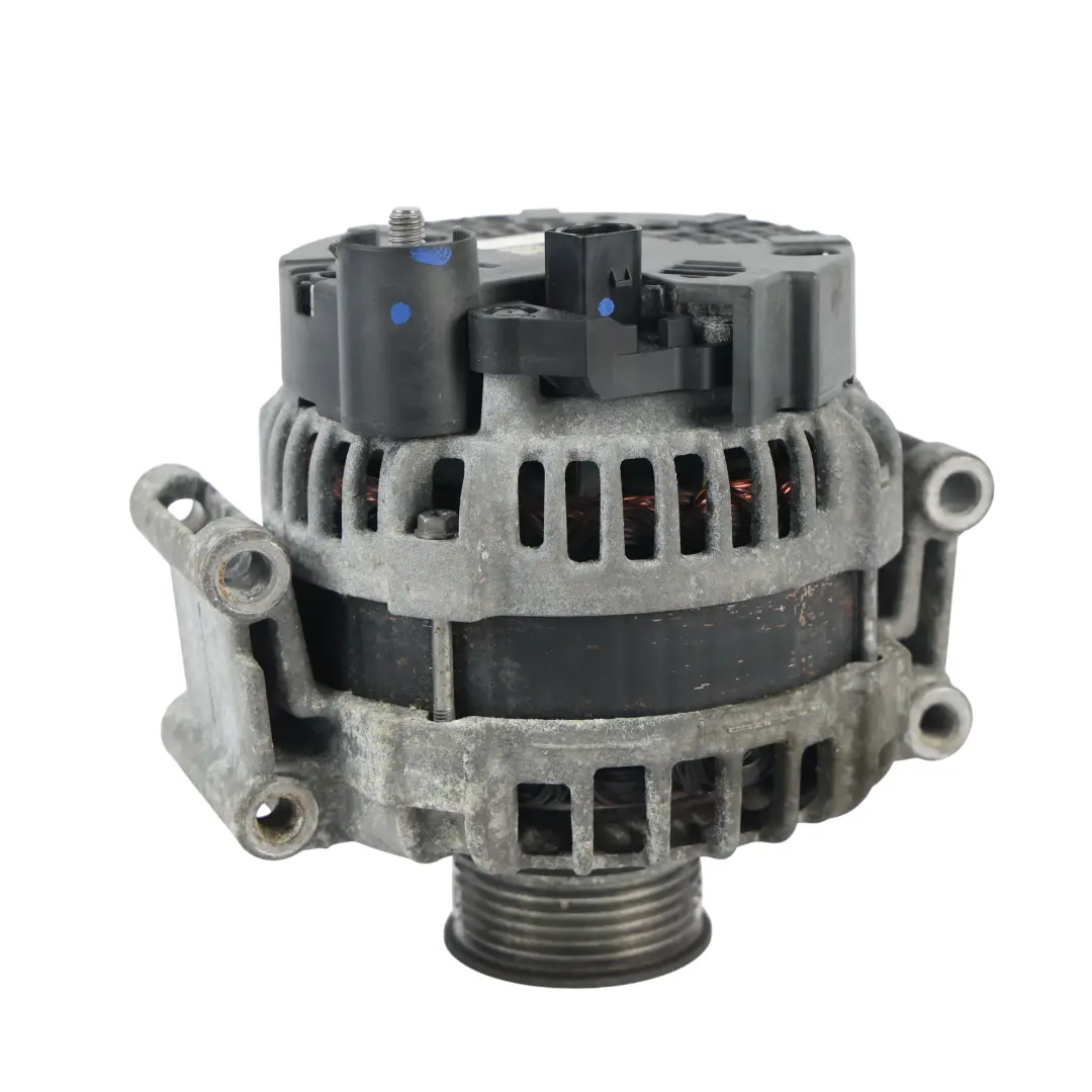 Alternator Silnika 3.0 TFSI Quattro do Mercedes A5 S5 8T o numerze 06E903018J Mercedes A5 S5 8T Alternator Silnika 3.0 TFSI Quattro - SKU 06E903018J - Numer Części 06E903018J
