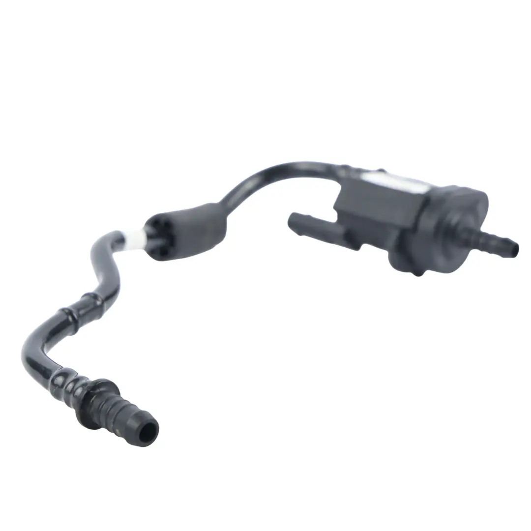 Rura Łącząca Z Zaworem AKF 2.0 TFSI do Audi A4 B9 A6 C8 o numerze 06L133781AM Audi A4 B9 A6 C8 Rura Łącząca Z Zaworem AKF 2.0 TFSI - SKU 06L133781AM - Numer Części 06L133781AM