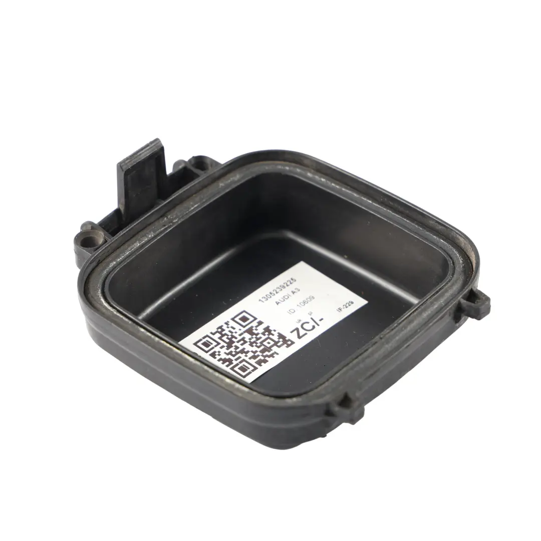 Plastikowa Zaślepka Dekielek Żarówki Lampy do Audi A3 8P o numerze 1305239225 Audi A3 8P Plastikowa Zaślepka Dekielek Żarówki Lampy - SKU 1305239225 - Numer Części 1305239225