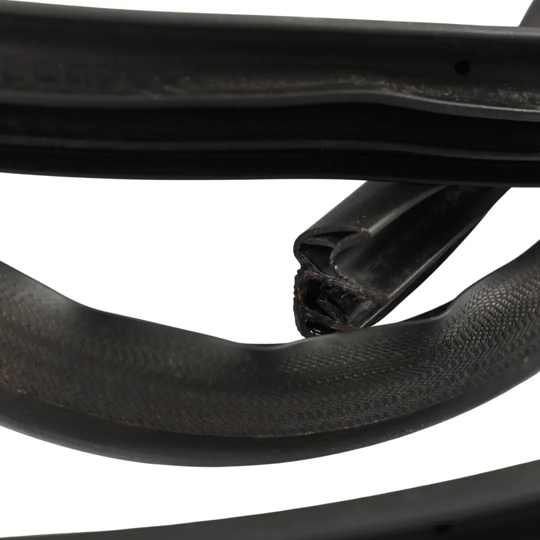 Ford Mondeo Mk3 Door Seal Gasket Rubber Rear Left N/S - SKU 1534688 - Part number 1534688