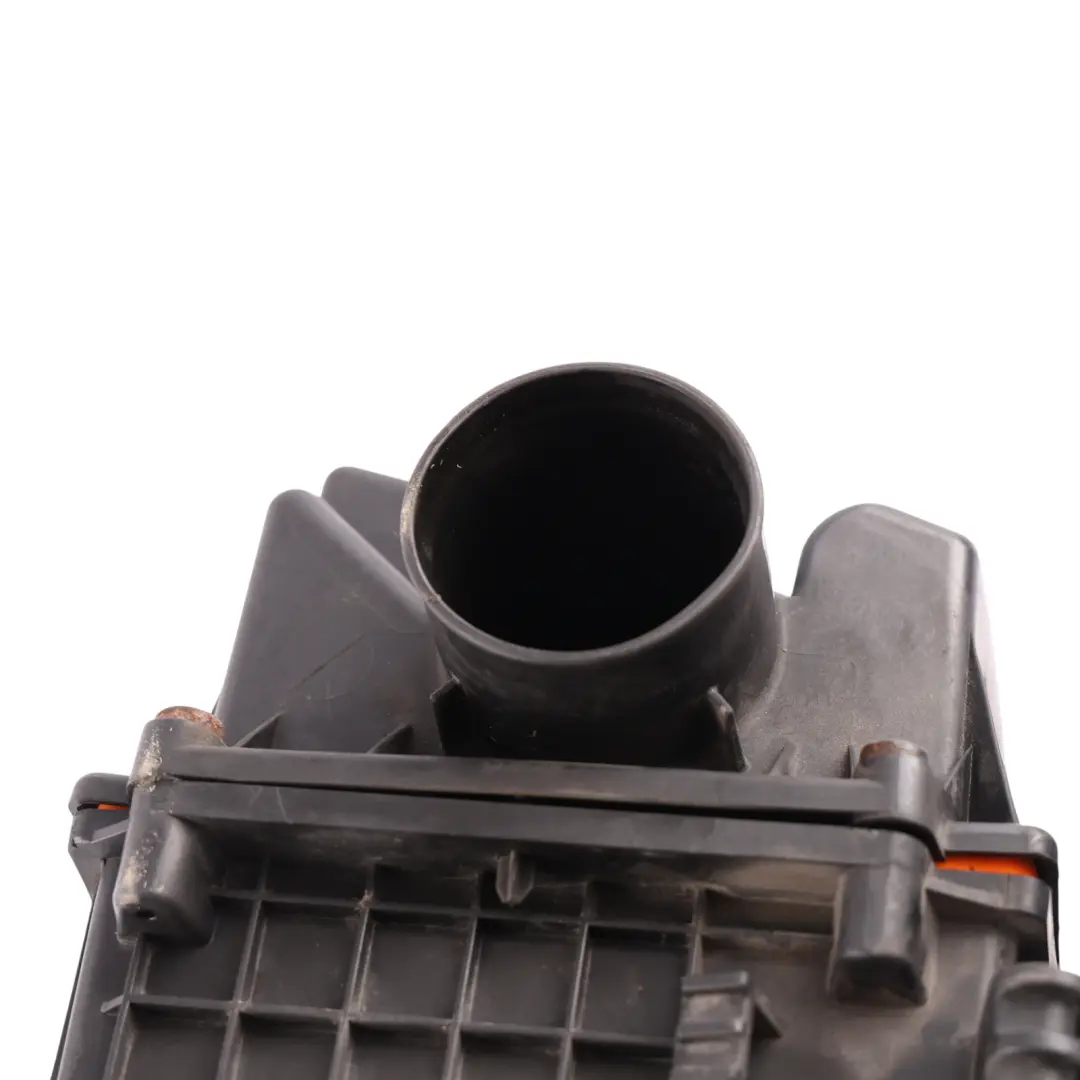 Obudowa Filtra Powietrza 1.2 Benzyna 8V21-9600-BH do Ford Fiesta Mk7 o numerze 1600358 Ford Fiesta Mk7 Obudowa Filtra Powietrza 1.2 Benzyna 8V21-9600-BH - SKU 1600358 - Numer Części 1600358