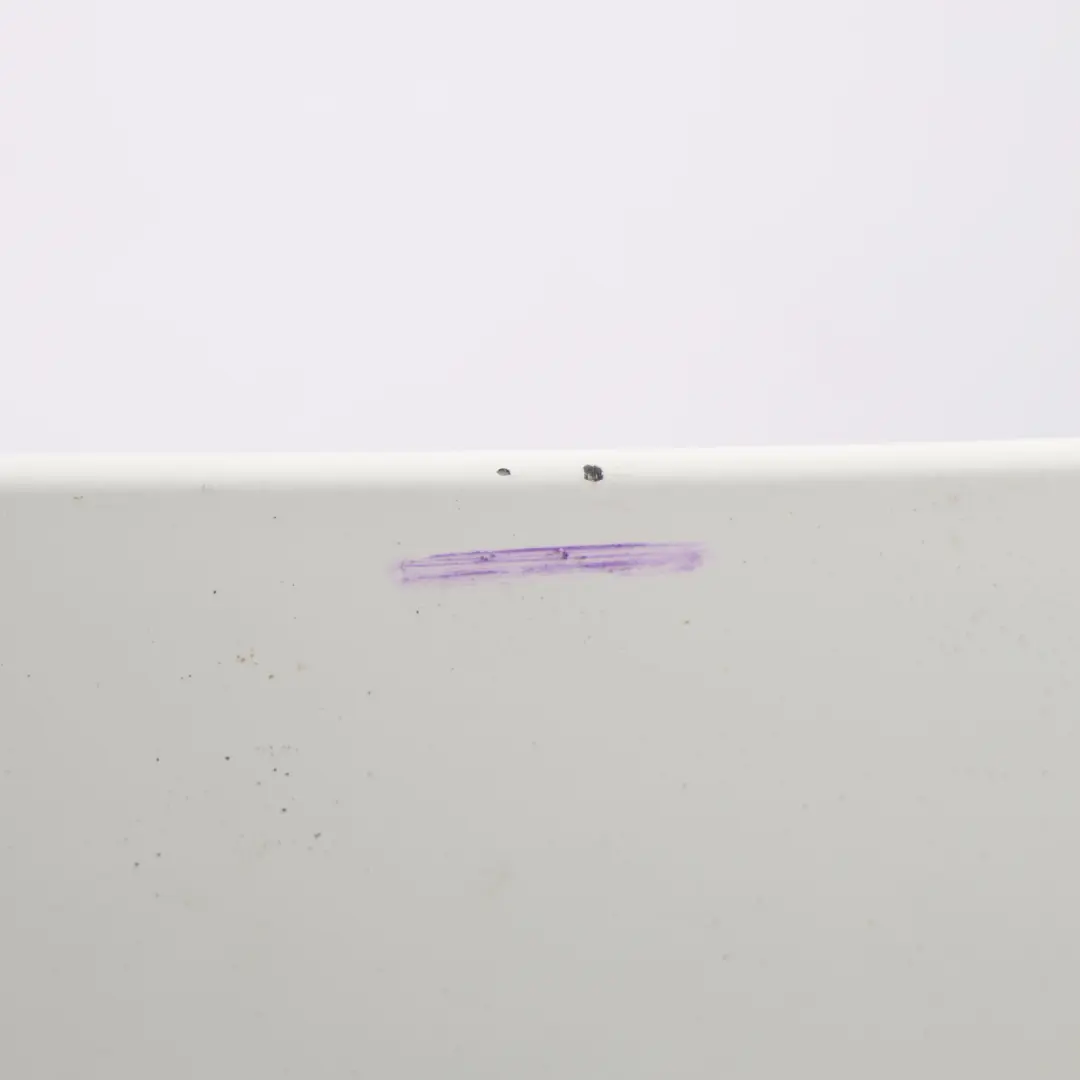 Spoiler Tylnej Klapy Bagażnika Biały Frozen White Z2 do Ford Fiesta Mk7 o numerze 1747630 Ford Fiesta Mk7 Spoiler Tylnej Klapy Bagażnika Biały Frozen White Z2 - SKU 1747630-FW - Numer Części 1747630