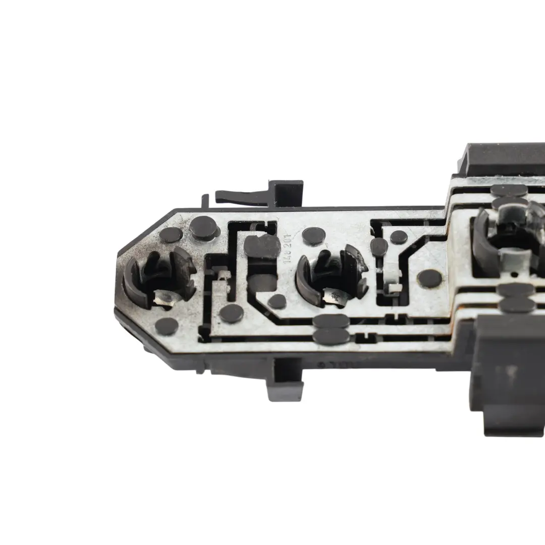 MK4 Portalámparas Luz Trasera Izquierda Derecha para Volkswagen Golf con número de pieza 1J6945257 Volkswagen Golf MK4 Portalámparas Luz Trasera Izquierda Derecha - SKU 1J6945257 - Número de pieza 1J6945257