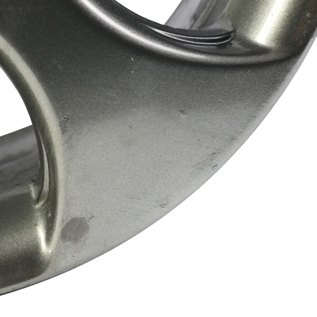 Mk5 Srebrna Felga Aluminiowa 18" 7.5J ET:51 do VW Volkswagen Golf o numerze 1K0601025BA VW Volkswagen Golf Mk5 Srebrna Felga Aluminiowa 18" 7.5J ET:51 - SKU 1K0601025BA-6 - Numer Części 1K0601025BA